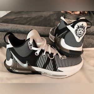 Nike LeBron Witness 7 Basketball Shoes